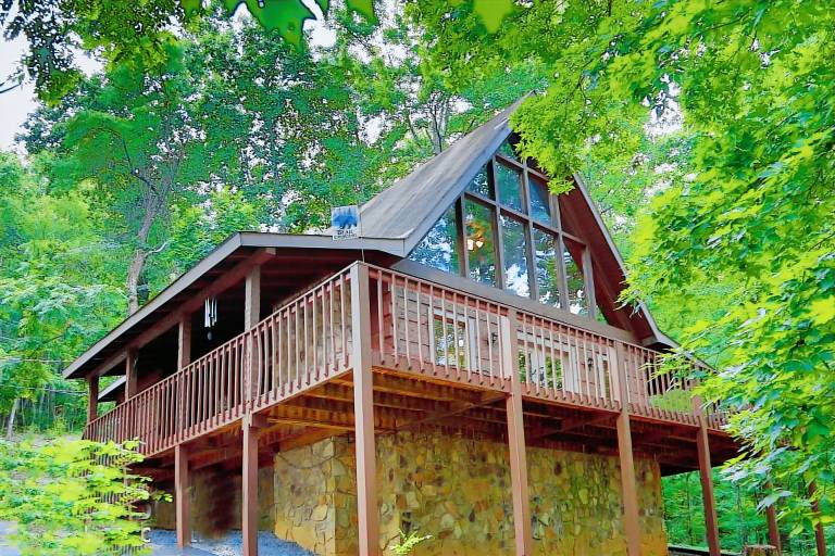 Secluded Pigeon Forge Pool Table Arcade Pet Friendly Hot Tub WiFi in Pigeon Forge, TN