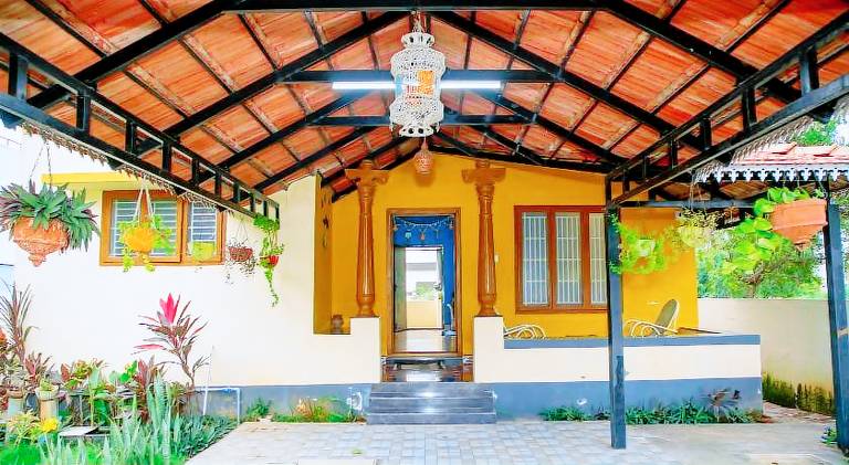 325 m&sup2; Villa