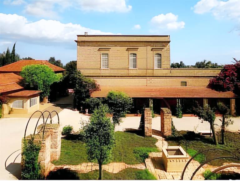 Farm with garden, terrace & pool in Brindisi