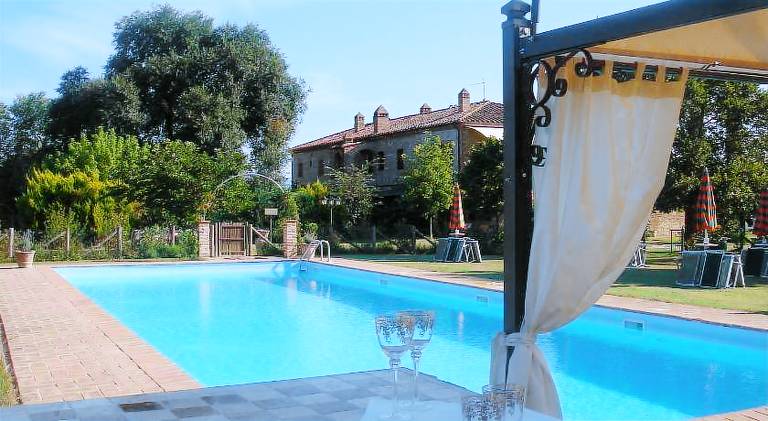 Holiday apartment with BBQ, pool & garden — photo 5