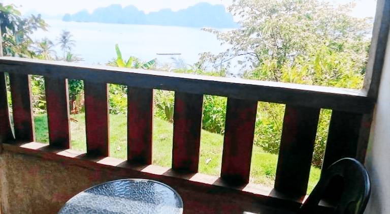 Holiday apartment with patio & garden — photo 4