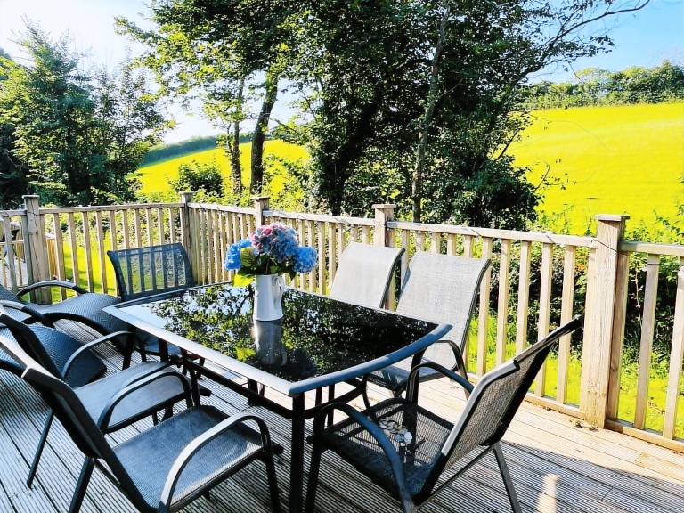 Cottage with garden — photo 2