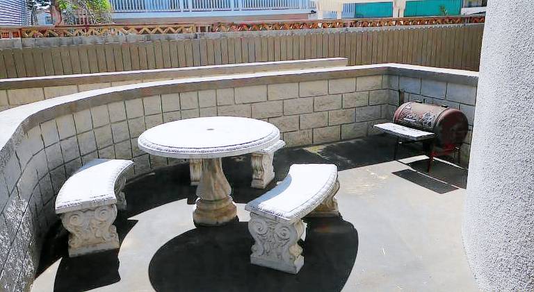 Holiday apartment with yard, grill & terrace — photo 4