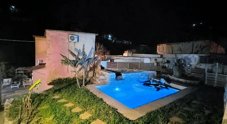 Vacation home with yard, terrace & private pool — photo 4
