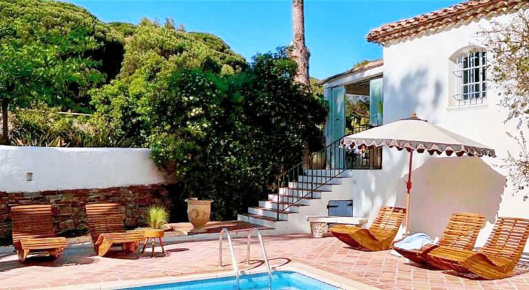 Luxury family villa with large pool, garden & outdoor dining near beach, Domaine l'Oiseau Bleu in Sa in Sainte-Maxime