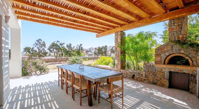 Vacation home with patio & yard — photo 5