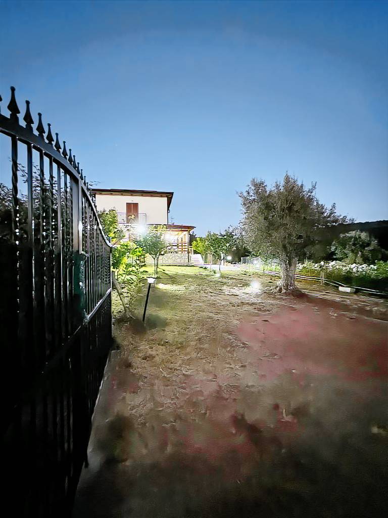 Vacation home with terrace, garden & barbecue | Garden view — photo 2