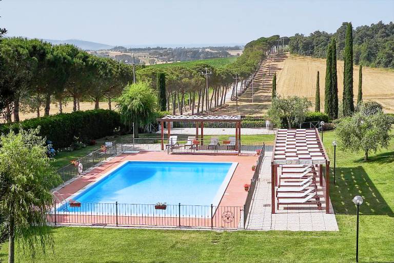 Child-friendly house with private pool, BBQ & yard | Pet-friendly — photo 3