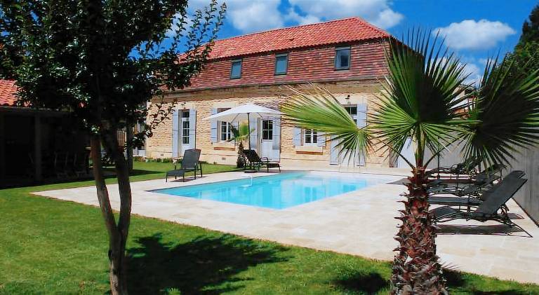 Villa with pool in Sarlat-la-Canéda