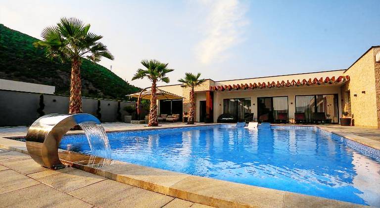 Villa with pool & hot tub in Mostar