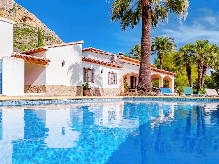     
Dom ∙ 6 gości ∙ 3 sypialnie
