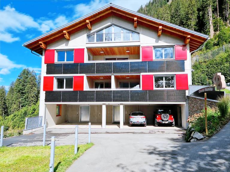Family-friendly apartment with yard | Garden view | Perfect for remote work | Pets allowed — photo 2
