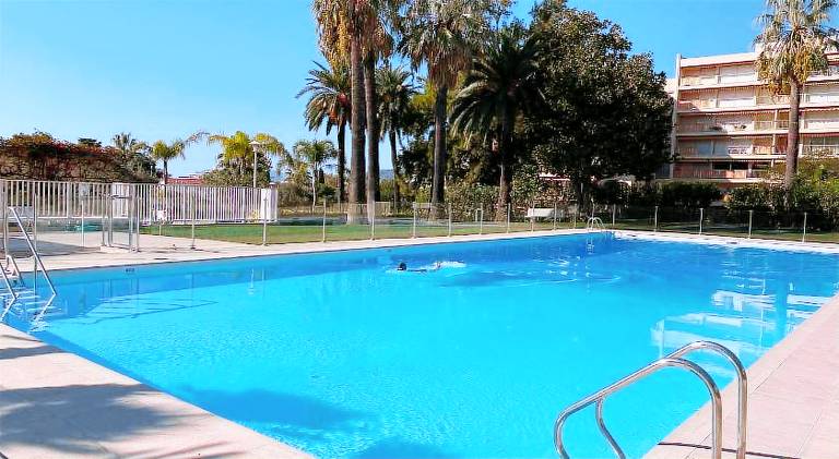 Appartement Juan-Les-Pins, 4 pieces, 80m2, Residence Luxe Piscine Tennis in Antibes