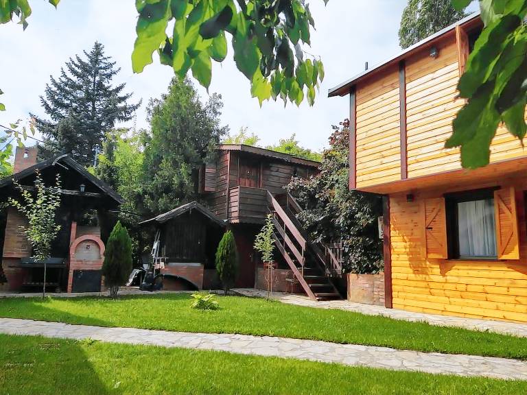 Namestitev Avala