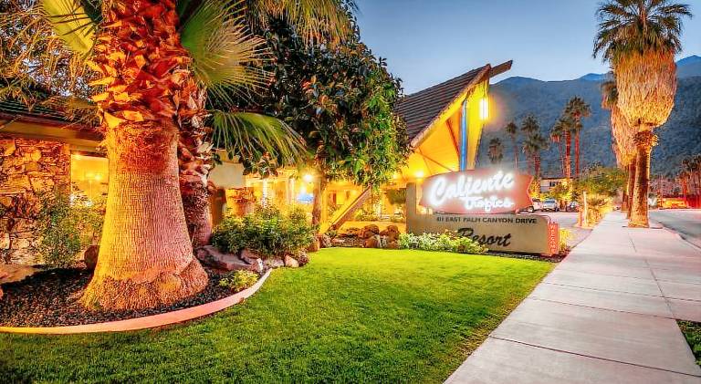 Caliente Tropics Hotel — photo 3