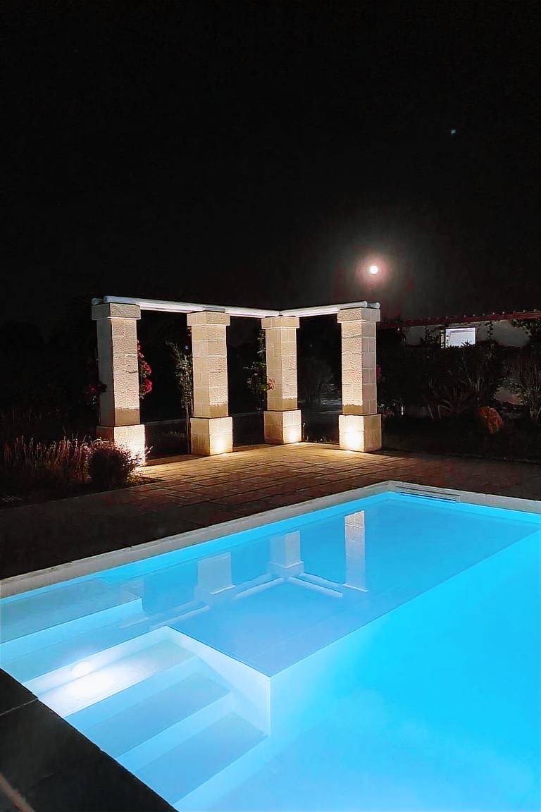House with BBQ, yard & private pool — photo 5