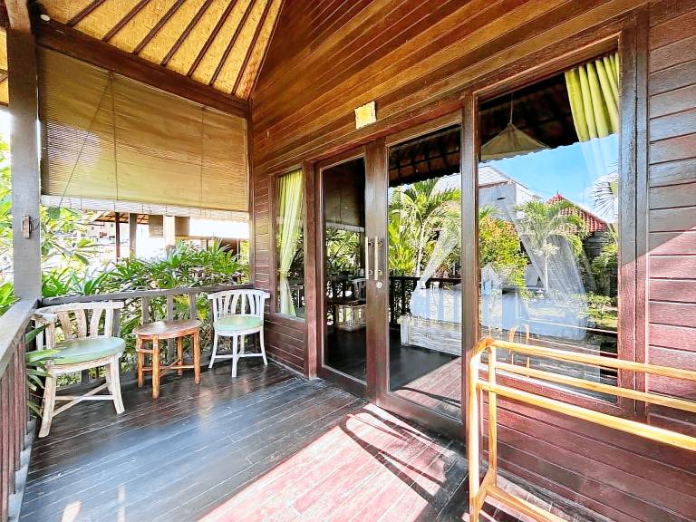 Family-oriented charming bungalow with terrace, pool & yard | Pets are welcome — photo 5