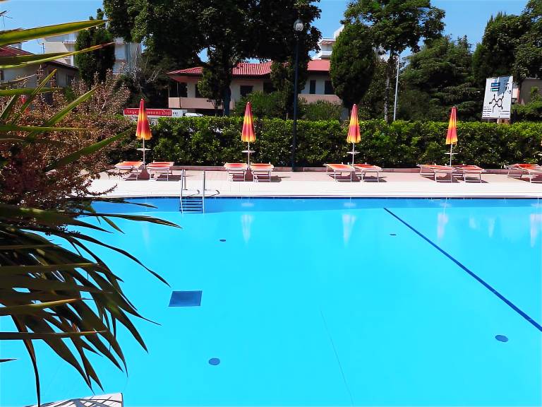 Rental apartment with patio & pool | Next to the beach | Pet-friendly in Jesolo