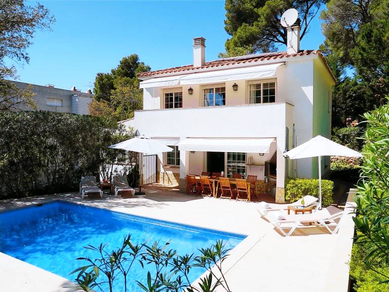 Luxury Villa with Private Pool near the Sea — photo 2