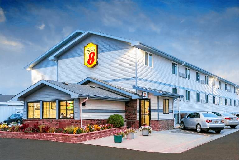 Super 8 By Wyndham Pierre Sd — photo 5