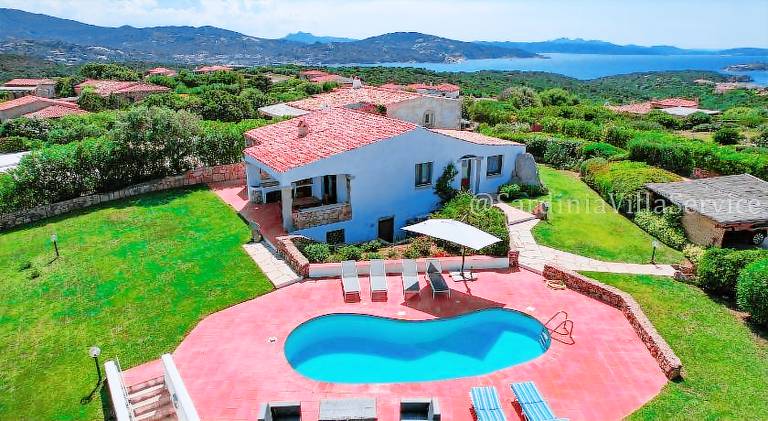 Villa with private pool, BBQ & garden in Arzachena