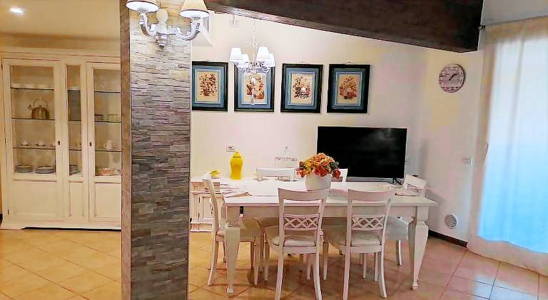 Charming villa with BBQ, private pool & garden | Pets allowed — photo 5