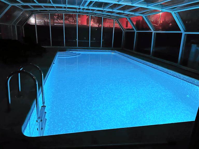 House with yard, private pool & patio — photo 4
