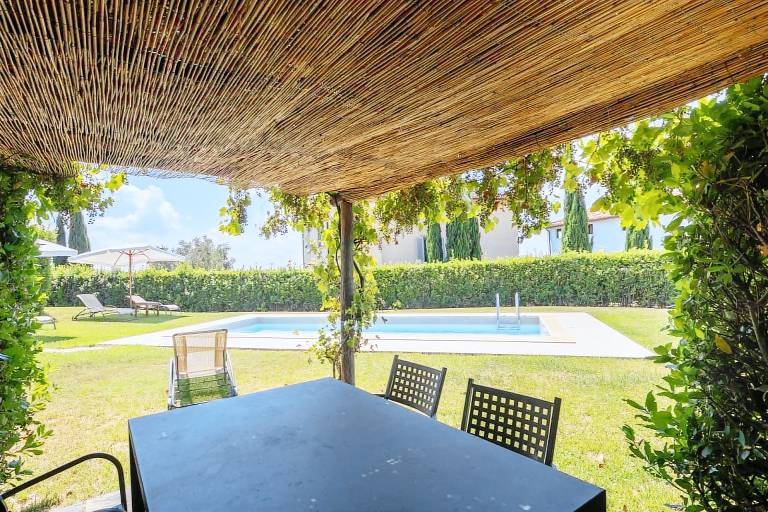 Family-oriented vacation home with garden, grill & private pool | Pets are welcome — photo 3