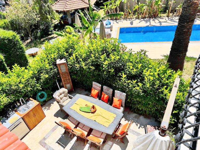 Vacation home with garden, pool & barbecue in Izmir