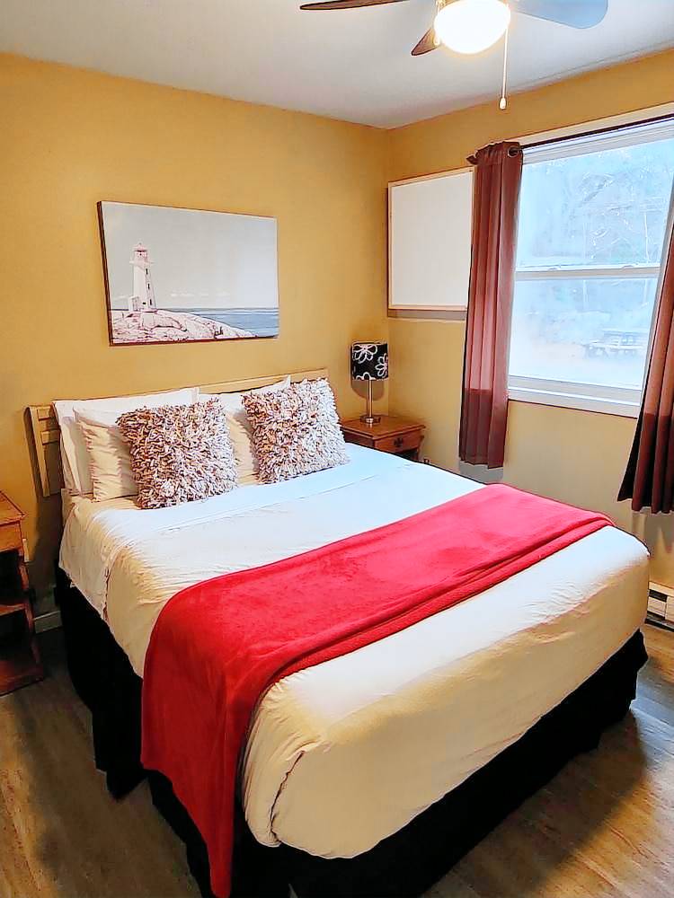 Cabin  Shelburne