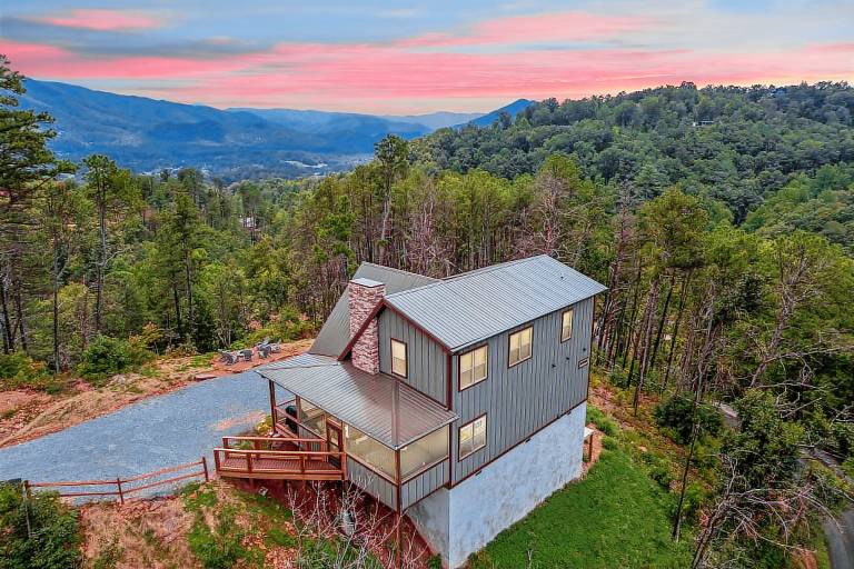 Child-friendly cabin with patio & private pool | Pets are welcome — photo 3