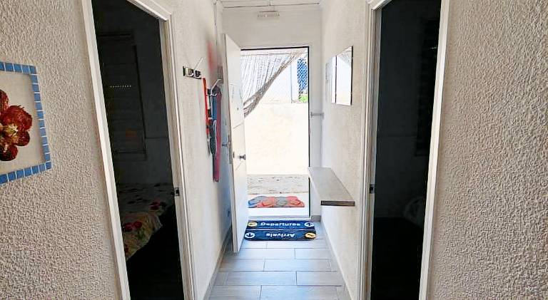 House with patio — photo 3