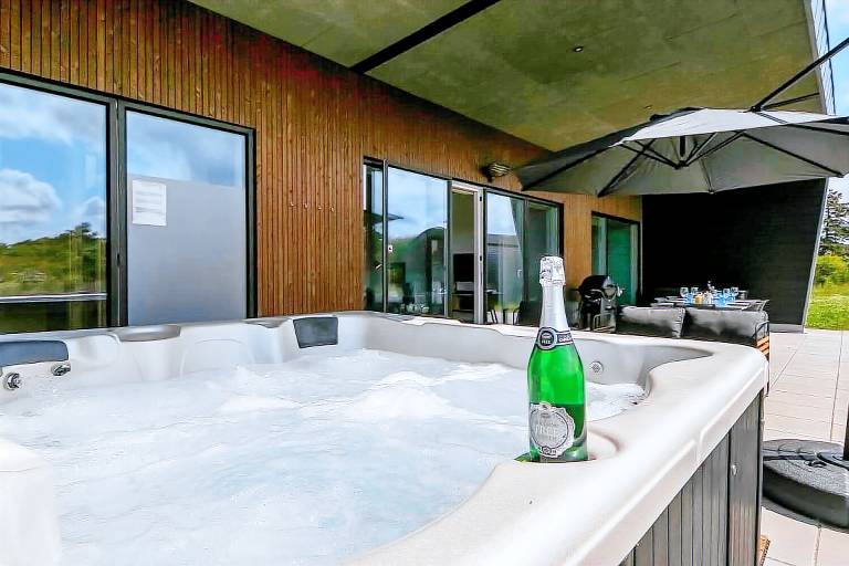 House with patio, sauna & hot tub — photo 4