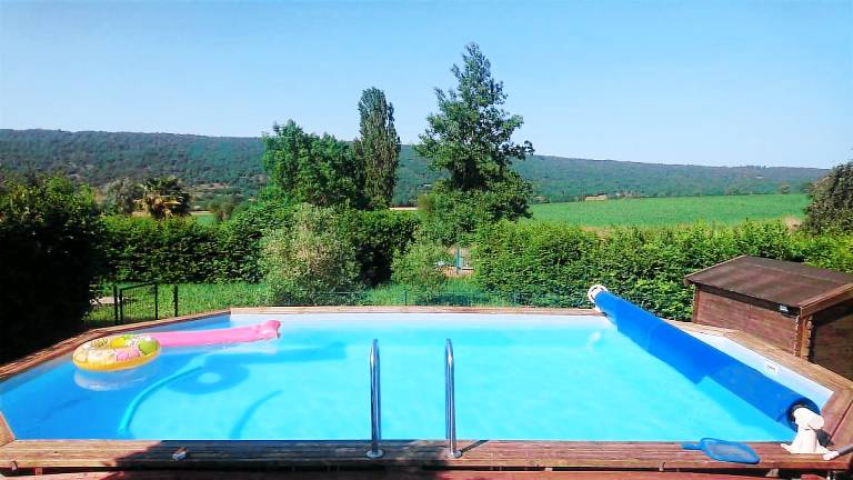 Gite with patio, barbeque & yard in Foix