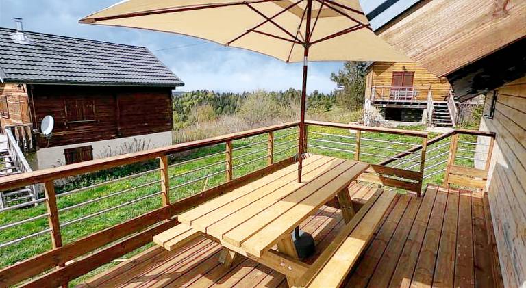 Chalet with barbecue, yard & terrace — photo 5
