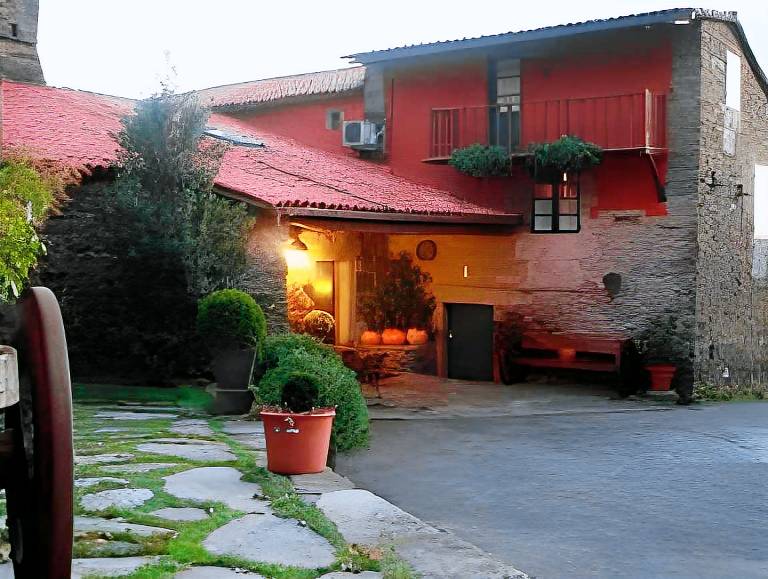 Casa  Dombodán