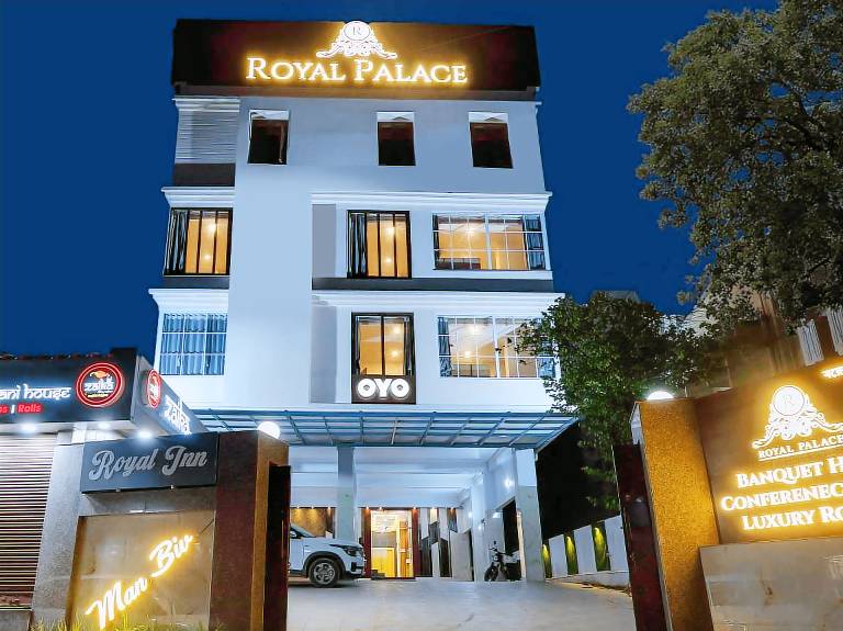 Townhouse Royal Inn