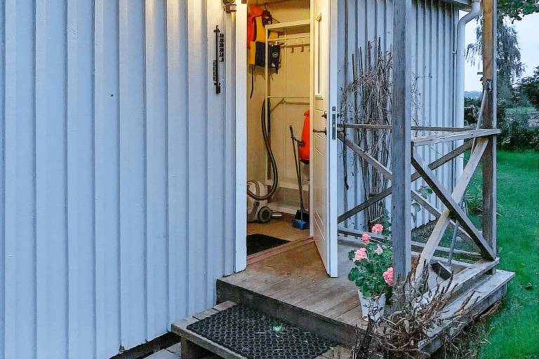 Vacation home with BBQ & patio — photo 2