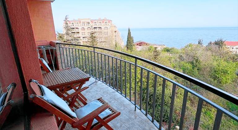Apartment with pool — photo 3