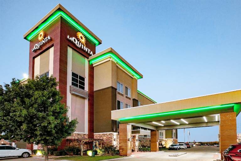 La Quinta Inn & Suites by Wyndham Tulsa - Catoosa — photo 3