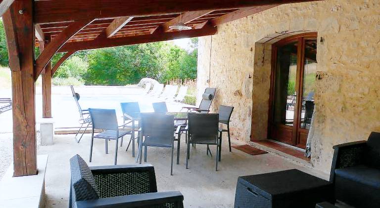 House with pool — photo 4
