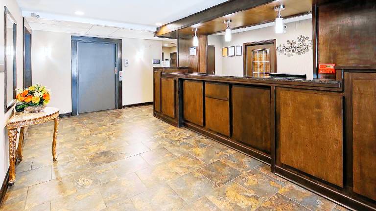 Best Western Crown Inn & Suites — photo 4