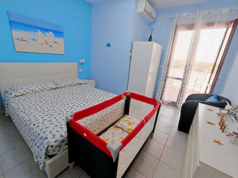 Apartment 'Casa Zaffiro - Sant' Isidoro' with Sea View, Wi-Fi and Air Conditioning — photo 4