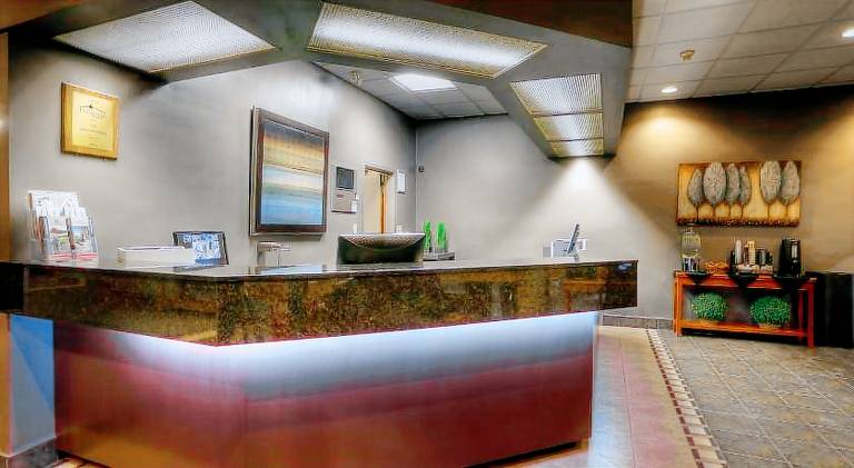 Royal Hotel Lloydminster — photo 4