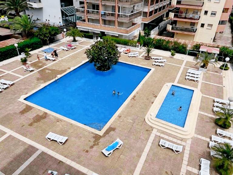 Charming holiday apartment with pool & patio | Next to the beach | Dogs allowed in Cambrils