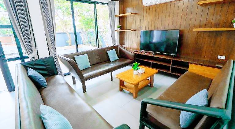 Villa with barbecue & pool | Perfect for remote work — photo 2