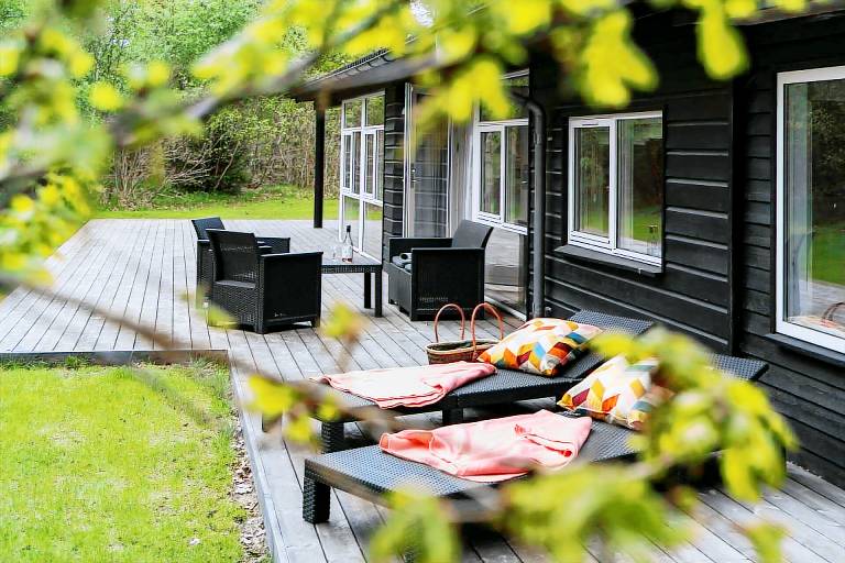 House with patio, barbeque & jacuzzi — photo 2