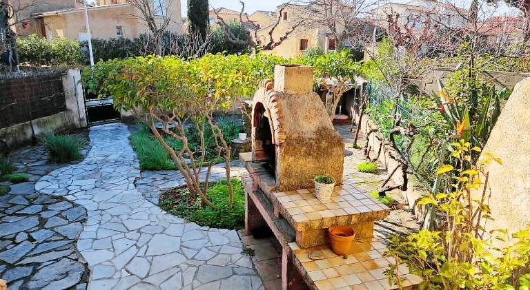 House with patio, yard & BBQ — photo 5