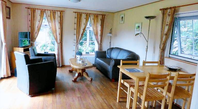 Pleasant chalet with terrace & garden | Pets are welcome — photo 2