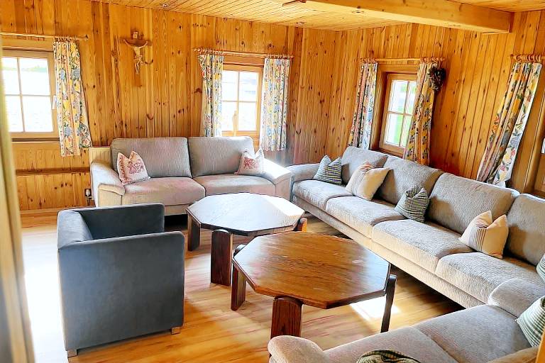 Pleasant vacation home with barbecue, pool & yard | Pet-friendly — photo 5